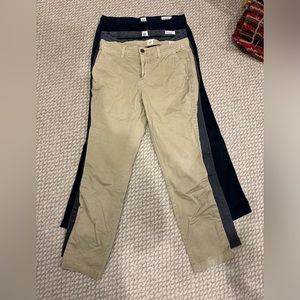 4 pairs of Gap girlfriend Chino in size 2